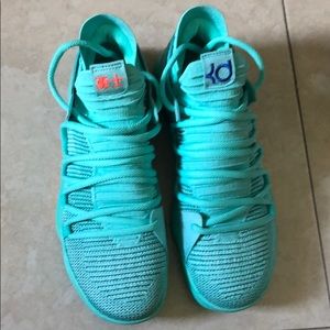 KD basketball shoes